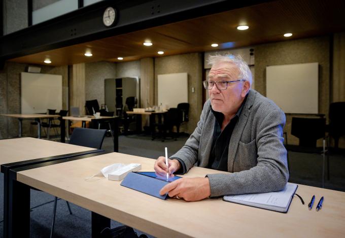 Aloys Oosterwijk aan het werk in de rechtbank van Amsterdam.  Foto: Robin van Lonkhuijsen